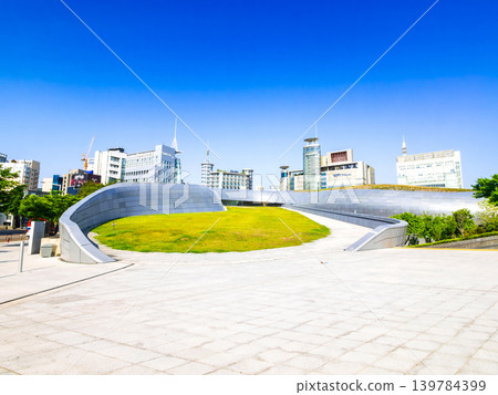 Seoul's new landmark: Dongdaemun Design Plaza (DDP), a cultural and commercial complex. Seoul's new landmark: Dongdaemun Design Plaza (DDP), a cultural and commercial complex. 139784399