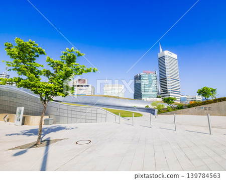 Seoul's new landmark: Dongdaemun Design Plaza (DDP), a cultural and commercial complex. 139784563