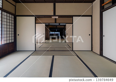I photographed the Konoike Shinden Kaisho, the former residence of the wealthy merchant Konoike family, which is open to the public. I photographed the Konoike Shinden Kaisho, the former residence of the wealthy merchant Konoike family, which is open to the public. 139784649