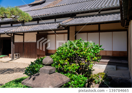 I photographed the Konoike Shinden Kaisho, the former residence of the wealthy merchant Konoike family, which is open to the public. 139784665