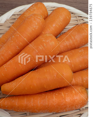 raw carrots raw carrots 139784875