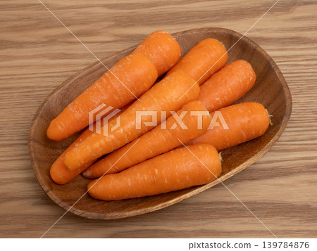 raw carrots raw carrots 139784876