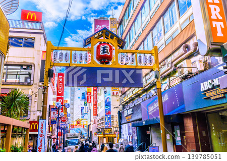 Warning about the urban landscape of Yokohama, Japan... View of Yokohama's West Exit 5th Avenue and newly unveiled electronic billboards = January 2, 2025 139785051