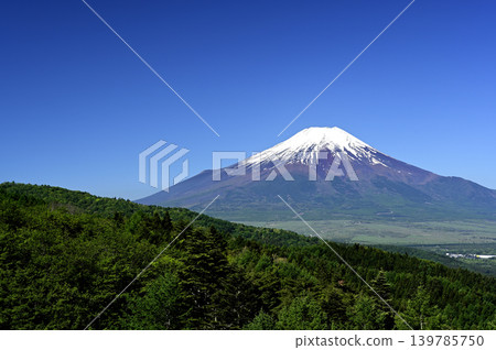 Mount Fuji in May (Photo taken at Nijumagari Pass) Mount Fuji in May (Photo taken at Nijumagari Pass) 139785750