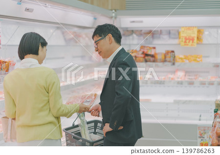 超級市場 超市 夫婦 139786263