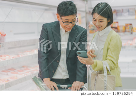 超級市場 超市 夫婦 139786294