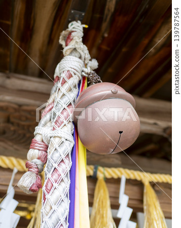 本坪鈴和鈴夫在神社 139787564