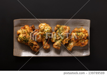 Chicken drumsticks, deep-fried, with seaweed and salt seasoning. Chicken drumsticks, deep-fried, with seaweed and salt seasoning. 139789589