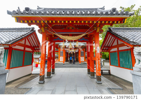 熊本縣八代市妙顯神社:以其龜蛇祭聞名,龜蛇祭是日本三大妙顯祭之一。 熊本縣八代市妙顯神社:以其龜蛇祭聞名,龜蛇祭是日本三大妙顯祭之一。 139790171