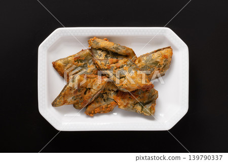 [Miyagi Prefecture] Deep-fried wakame seaweed stems 139790337