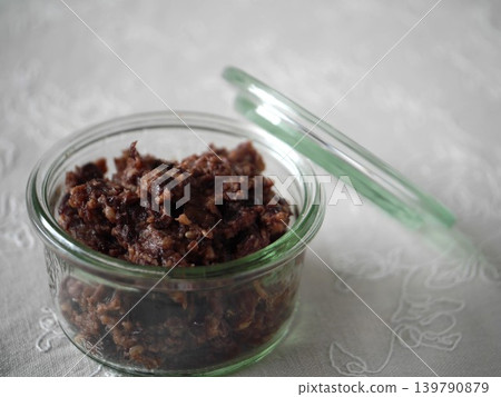 Fermented red bean paste (in a cup) Fermented red bean paste (in a cup) 139790879