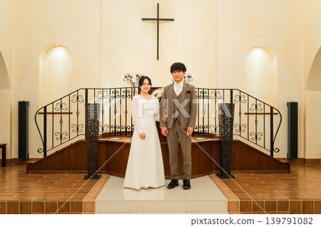 新郎新娘在婚禮場地/教堂(教堂,婚禮) 新郎新娘在婚禮場地/教堂(教堂,婚禮) 139791082