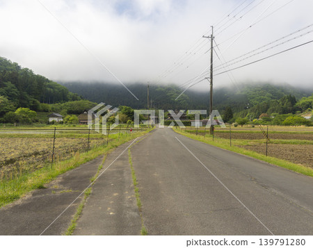 京都府南丹市美山町的鄉村景色。 京都府南丹市美山町的鄉村景色。 139791280