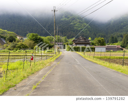 京都府南丹市美山町的鄉村景色。 京都府南丹市美山町的鄉村景色。 139791282