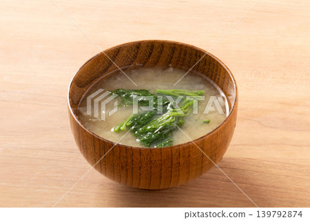 [Akita Prefecture-grown wild vegetable] Aiko (a type of wild vegetable) in miso soup 139792874