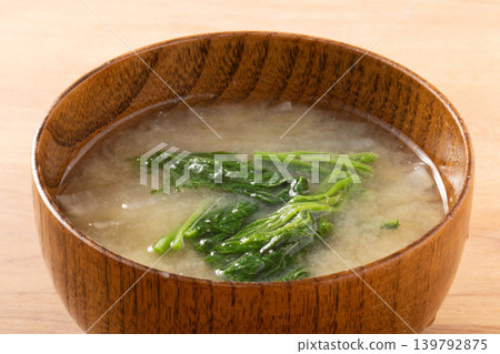 [Akita Prefecture-grown wild vegetable] Aiko (a type of wild vegetable) in miso soup 139792875