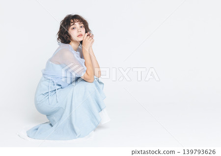 Beauty image: Portrait of a young woman Beauty image: Portrait of a young woman 139793626