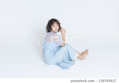 Beauty image: Portrait of a young woman Beauty image: Portrait of a young woman 139793627