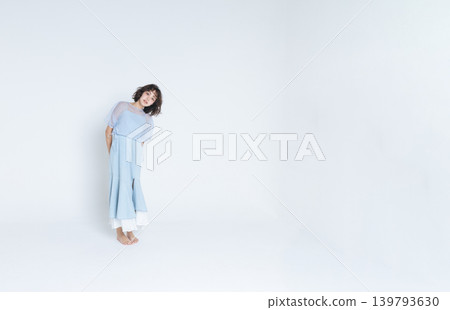 美女圖片：年輕女子肖像 139793630