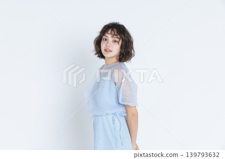 Beauty image: Portrait of a young woman Beauty image: Portrait of a young woman 139793632