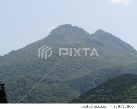 Mount Yufu, also known as Bungo Fuji, as seen from Yunotsubo Street in Yufuin-cho, Yufu City, Oita Prefecture. Mount Yufu, also known as Bungo Fuji, as seen from Yunotsubo Street in Yufuin-cho, Yufu City, Oita Prefecture. 139793806