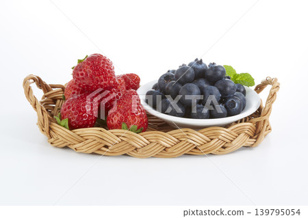 Delicious-looking strawberries and fresh blueberries 139795054