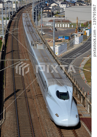 山陽新幹線 N700 系列 S19 列車以希望號 114 時刻表運行。 139795967