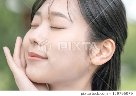 A refreshing beauty image of a young woman A refreshing beauty image of a young woman 139796079