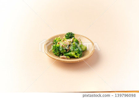 西蘭花和金槍魚沙拉 西蘭花和金槍魚沙拉 139796098