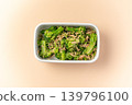西蘭花和金槍魚沙拉 139796100