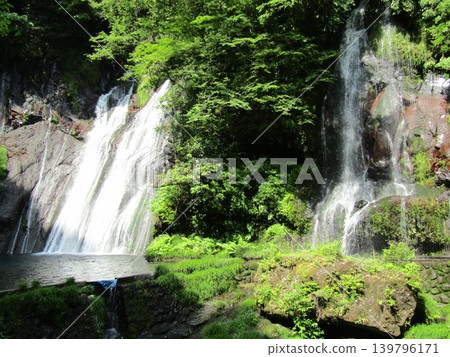 Shirakawa Falls, a magnificent waterfall registered as a national monument, is located in Taketa City, Oita Prefecture. Shirakawa Falls, a magnificent waterfall registered as a national monument, is located in Taketa City, Oita Prefecture. 139796171
