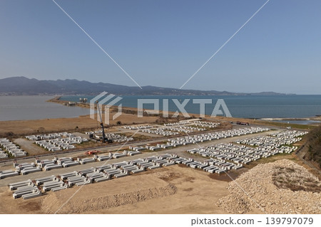 Aerial photograph of a precast concrete material storage area along the coast of the Isahaya reclaimed land in Nagasaki Prefecture. Aerial photograph of a precast concrete material storage area along the coast of the Isahaya reclaimed land in Nagasaki Prefecture. 139797079
