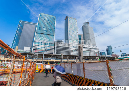 名古屋站西出口(愛知縣名古屋市)中央新幹線磁浮線路的開通工程正在進行中。 名古屋站西出口(愛知縣名古屋市)中央新幹線磁浮線路的開通工程正在進行中。 139798526