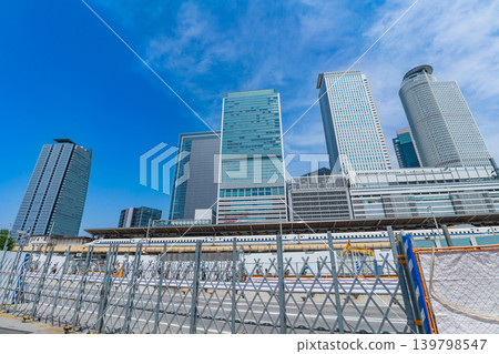 名古屋站西出口(愛知縣名古屋市)中央新幹線磁浮線路的開通工程正在進行中。 名古屋站西出口(愛知縣名古屋市)中央新幹線磁浮線路的開通工程正在進行中。 139798547