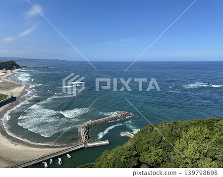 Blue sea and blue sky 139798698