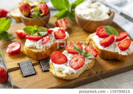 Bruschetta with ricotta and strawberry on a stone tabletop. Berries toast summer breakfast, healthy food. 139799818