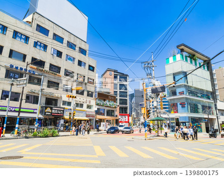 Seoul, Seongsu, intersection leading to the next station, Ttukseom Station Seoul, Seongsu, intersection leading to the next station, Ttukseom Station 139800175