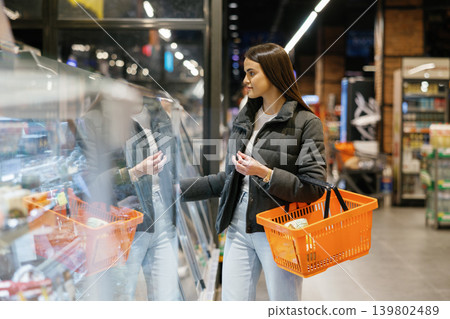 Woman shopping for groceries in supermarket department Woman shopping for groceries in supermarket department 139802489