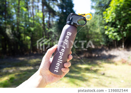 Bear repellent (bear repellent spray) 139802544