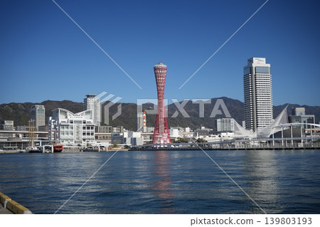 港灣沐浴在晨曦之中 139803193