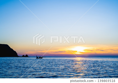 台灣蘭嶼-2026年東慶灣全景,大魯族在鄂圖什海灘的傳統絛船站 台灣蘭嶼-2026年東慶灣全景,大魯族在鄂圖什海灘的傳統絛船站 139803518