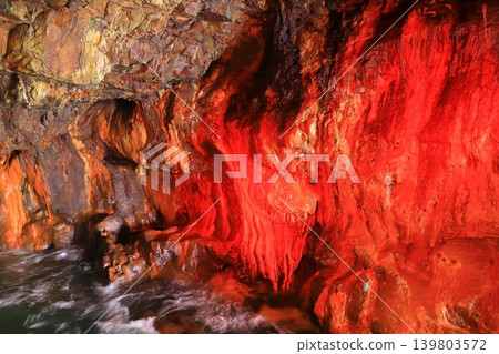 Sandanbeki Cave (Nanki Shirahama) 139803572