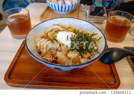 美食特輯:伊呂澤的溫泉蛋、蒸肉飯、米飯、海帶,以及美味的日常生活 美食特輯:伊呂澤的溫泉蛋、蒸肉飯、米飯、海帶,以及美味的日常生活 139804311