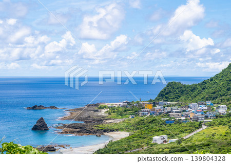 台灣台東蘭嶼風景:遠眺燕陰村、新村、諾陰冷泉海灘、尤里太平洋海岸線 台灣台東蘭嶼風景:遠眺燕陰村、新村、諾陰冷泉海灘、尤里太平洋海岸線 139804328