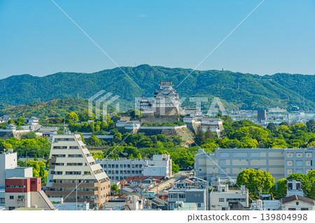 日本:藍天下的兵庫縣姬路城 日本:藍天下的兵庫縣姬路城 139804998