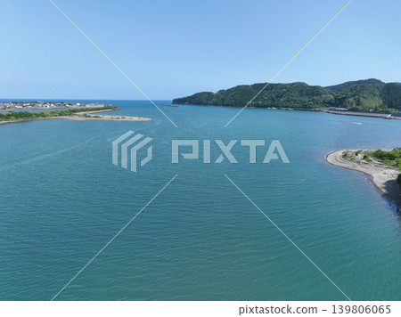 高知縣四萬十市四萬十川入海口的景色 高知縣四萬十市四萬十川入海口的景色 139806065