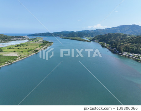 Scenery at the mouth of the Shimanto River in Shimanto City, Kochi Prefecture Scenery at the mouth of the Shimanto River in Shimanto City, Kochi Prefecture 139806066