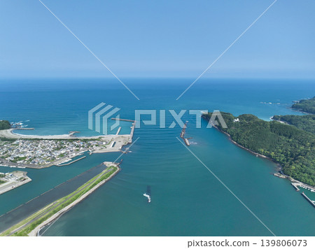 高知縣四萬十市四萬十川入海口的景色 139806073