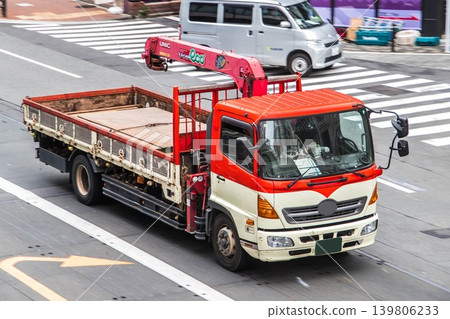 帶起重機的卡車 帶起重機的卡車 139806233