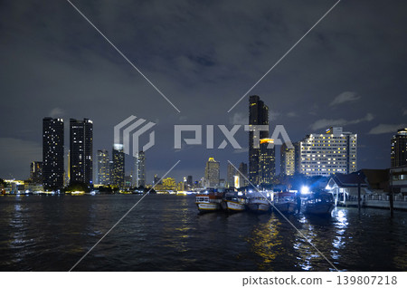 Night view of Bangkok skyline with boats on the river 139807218